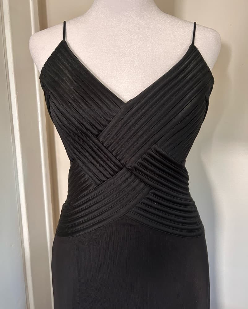 Elegant Black Gown - Image 3