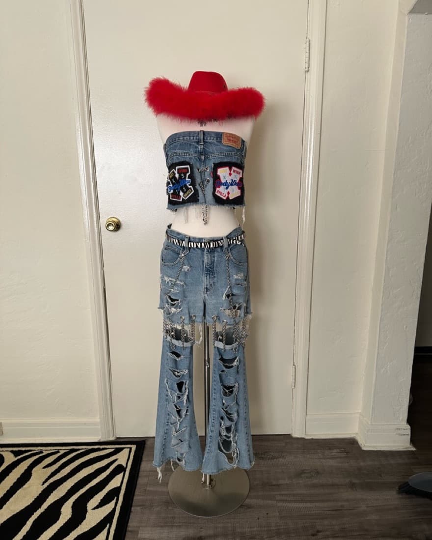 Customized Jean Chain Fit W/ Cowgirl Hat - Image 1