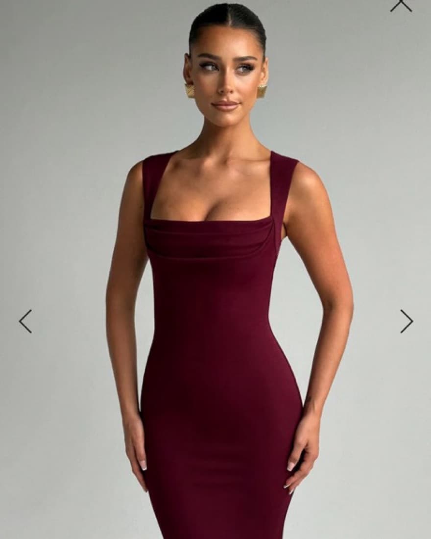 Elegant Burgundy Bodycon Gown - Image 4