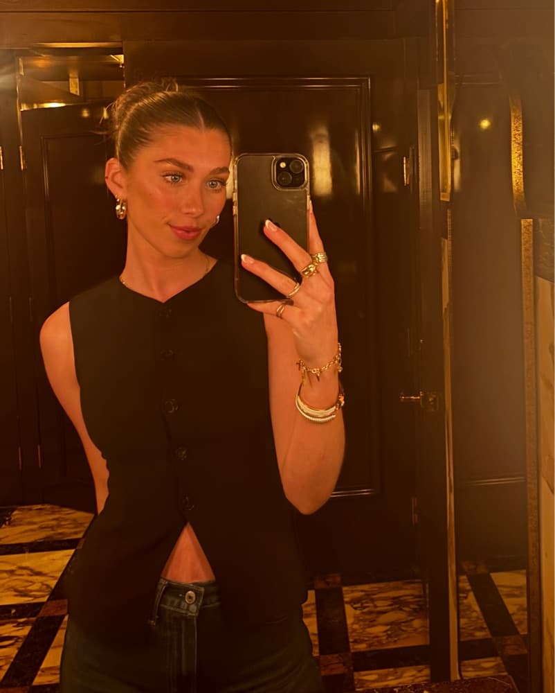 Chic Black Tailored Vest  - Image 1