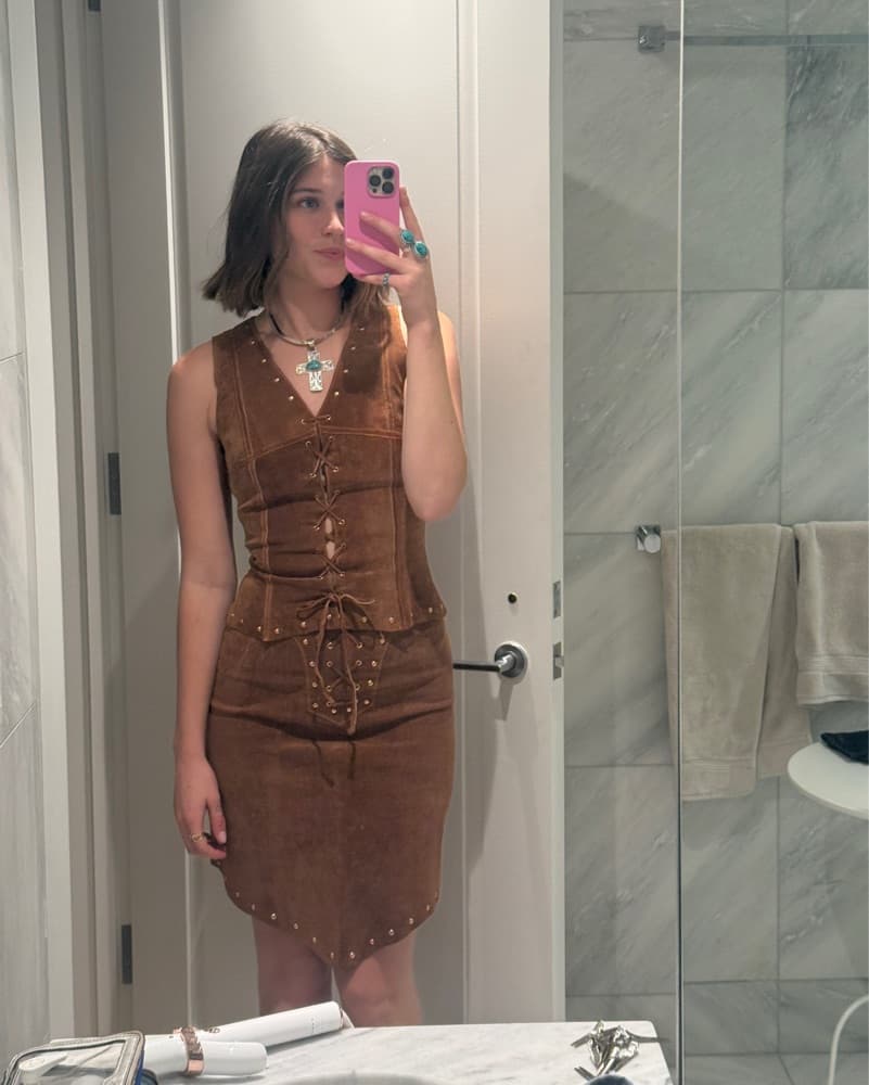Wilson’s Leather Suede Set - Image 1