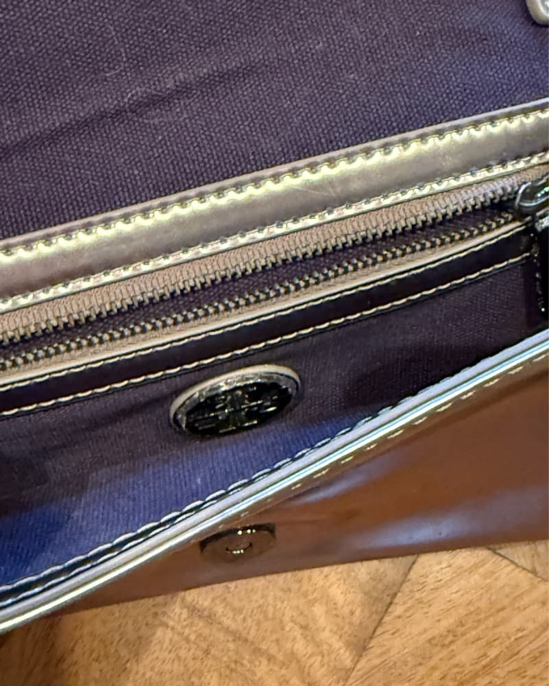 Stylish Metallic Tory BurchCrossbody Bag - Image 2