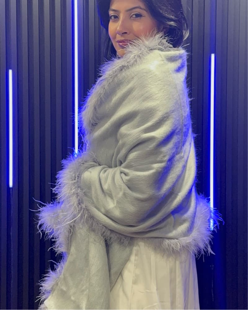Ivory Faux Fur Shawl  - Image 2