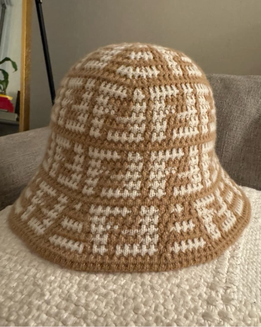FENDI Winter Bucket Hat - Image 3