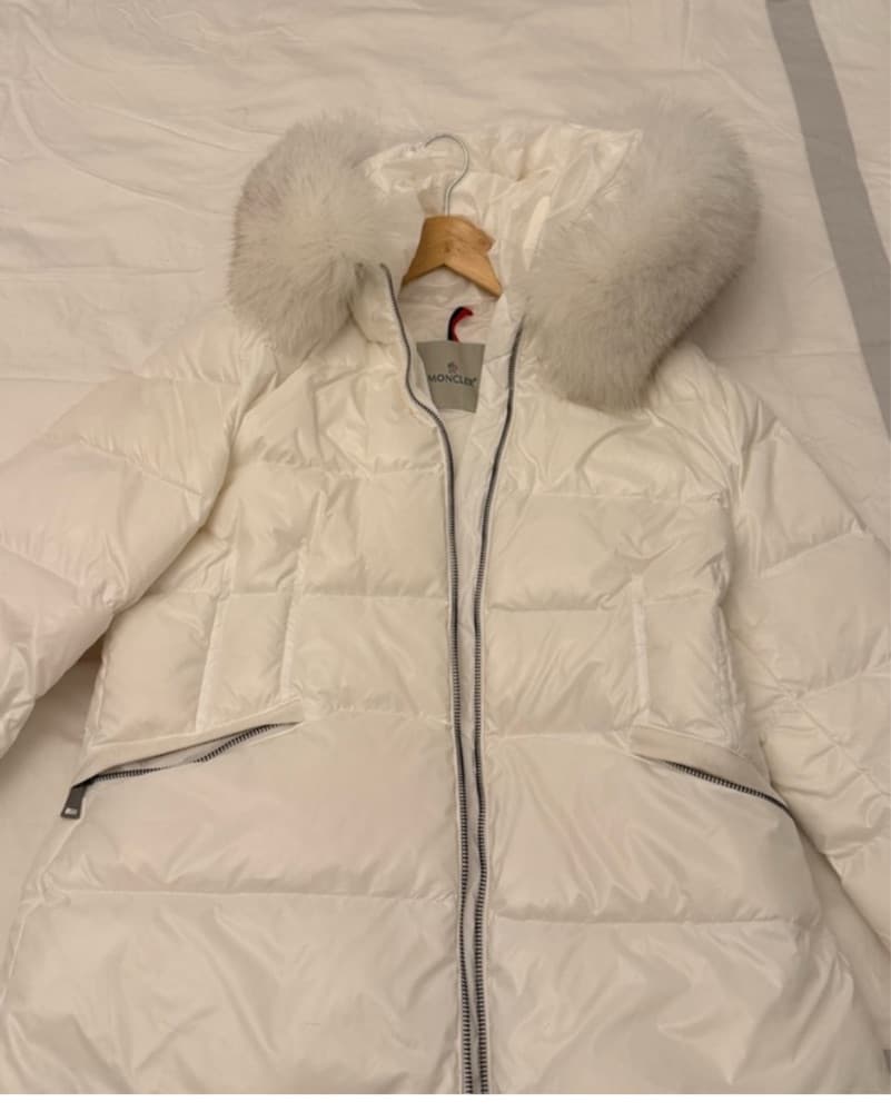Moncler White Puffer Coat Fox Fur Large - Image 2