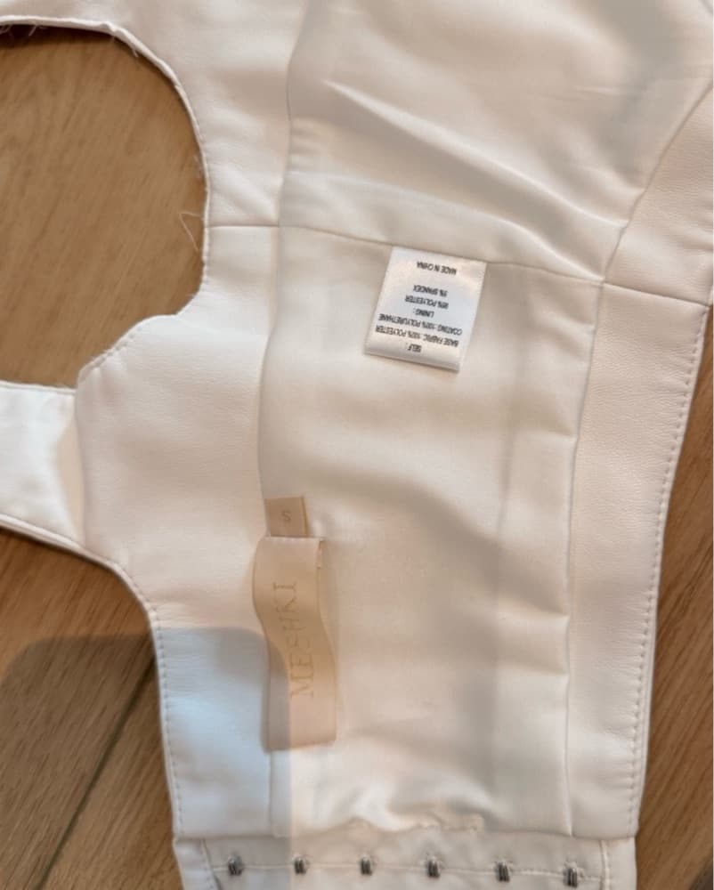 Chic White Leather Corset-Style Bustier - Image 3
