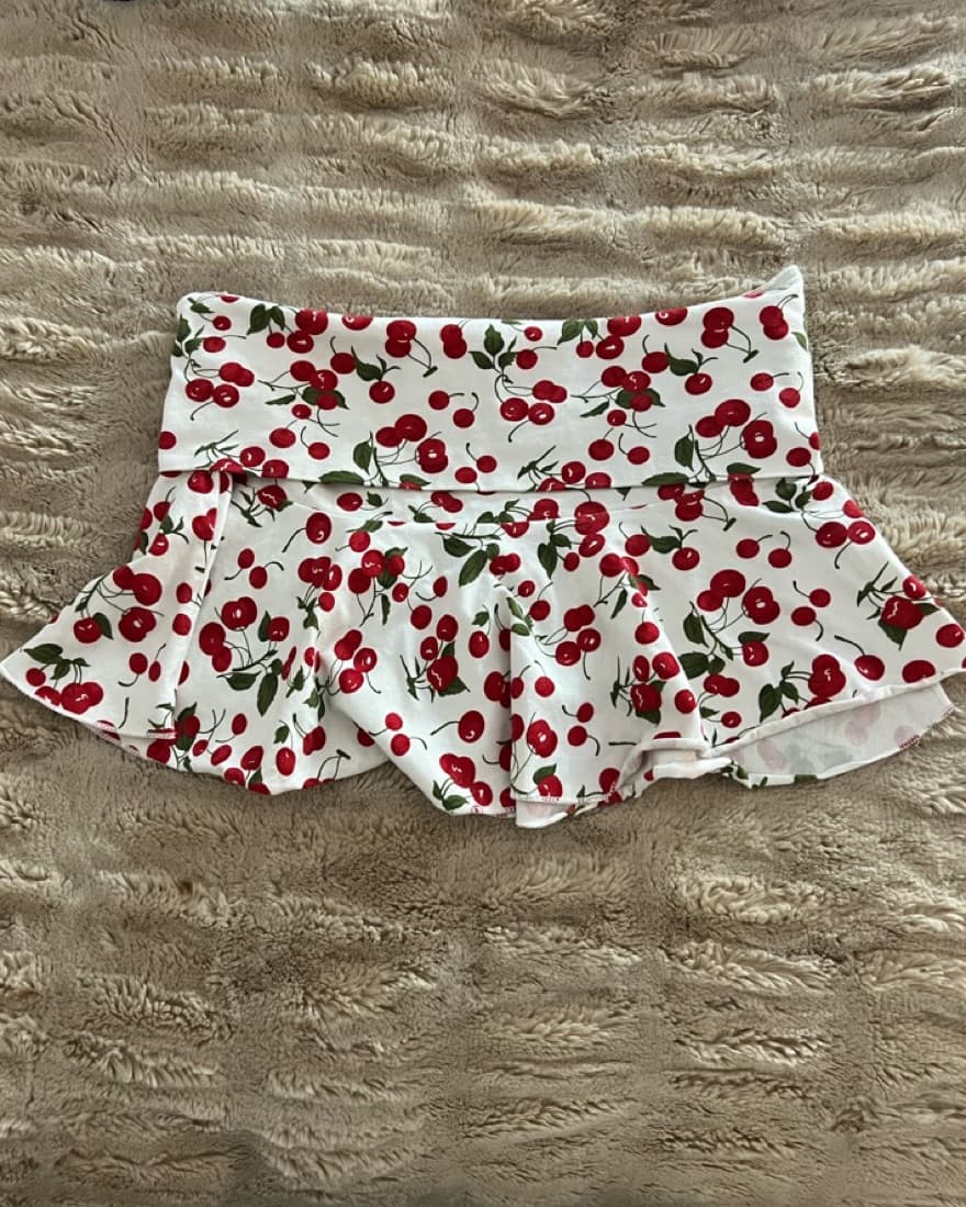 VINTAGE CHERRY MINI SKIRT - Image 1