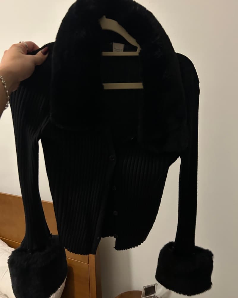 Vintage Black Fur Collar Sweater - Image 4