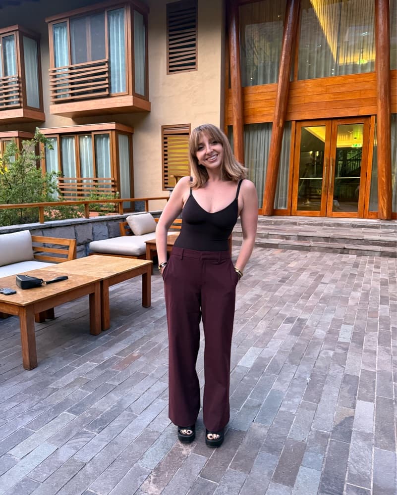 Chic Burgundy High-Waisted Pants - Image 3