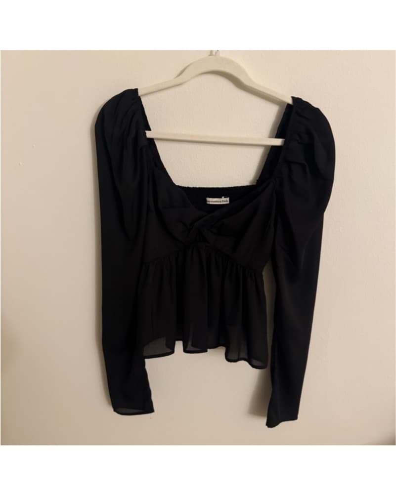 Chic Black Puff-Sleeve Peplum Top - Image 4