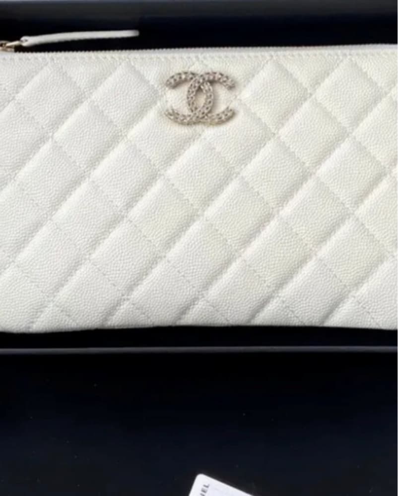 White Chanel Leather Pouch - Image 3