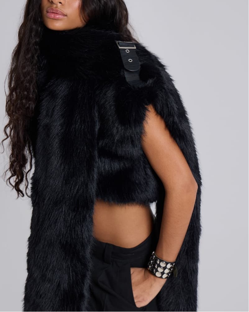 Jaded London Saskia 2in1 Faux Fur Shrug - Image 1