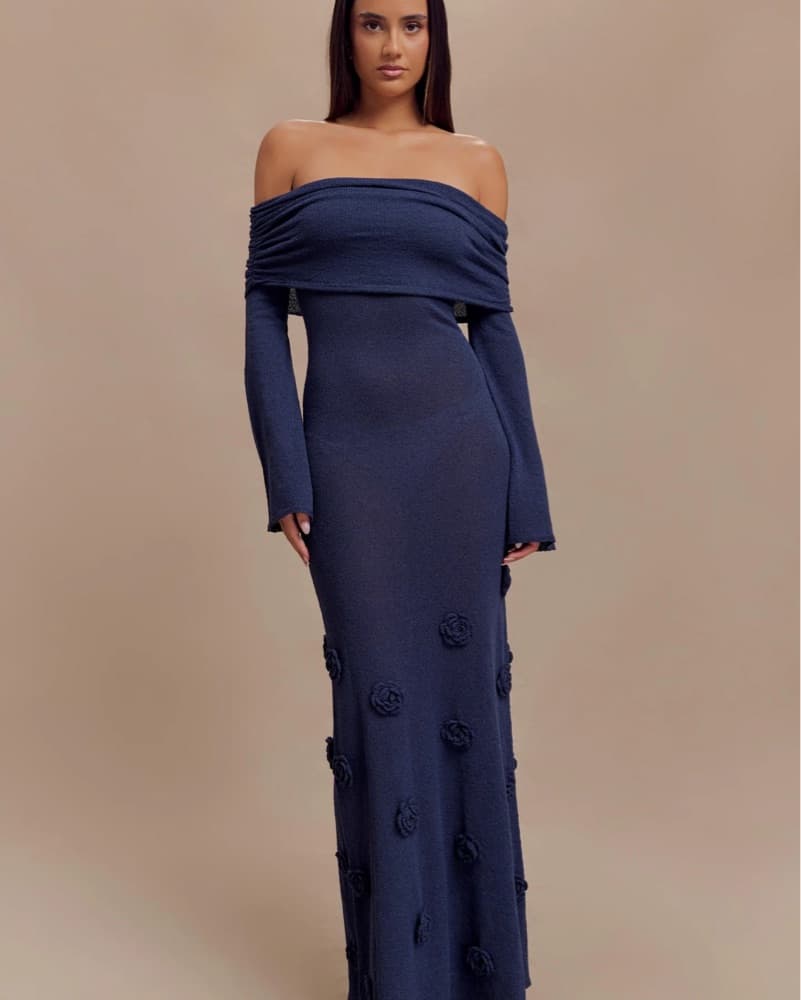Elegant Navy Blue Formal Gown - Image 3