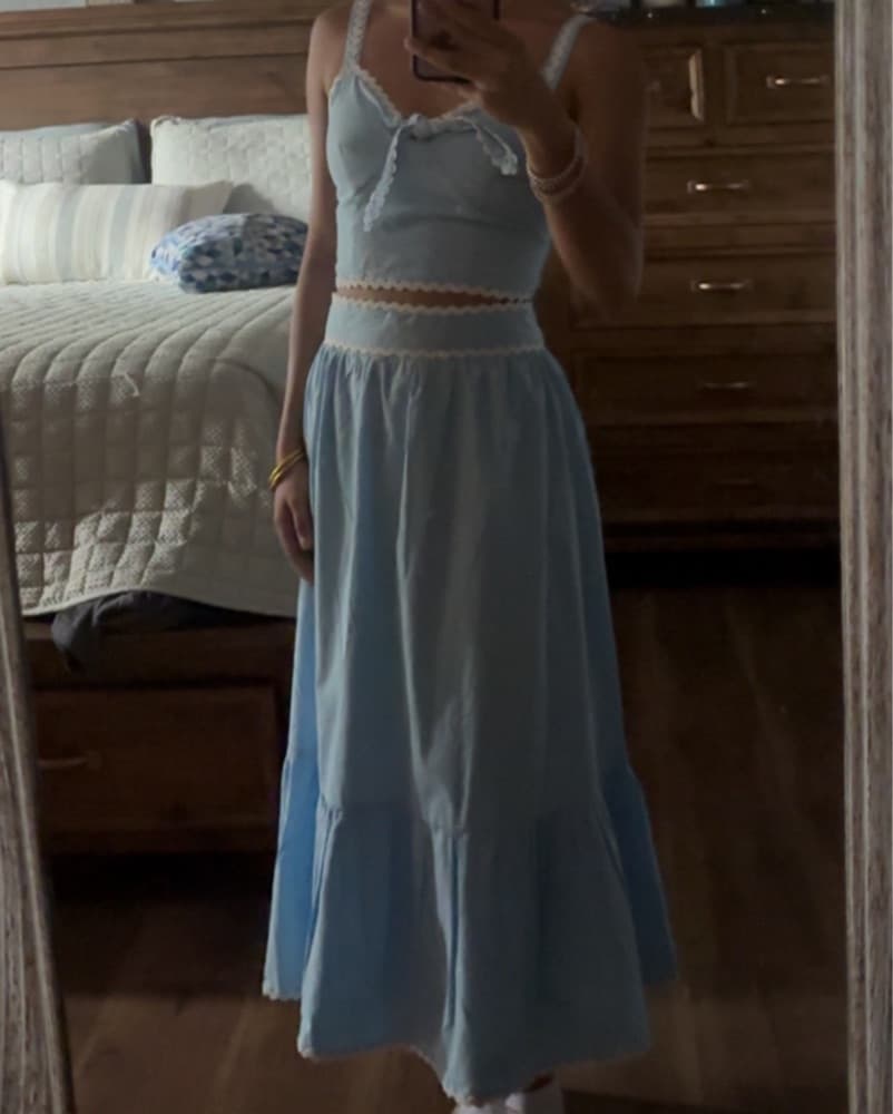 bow-front scalloped two piece set  - Image 1