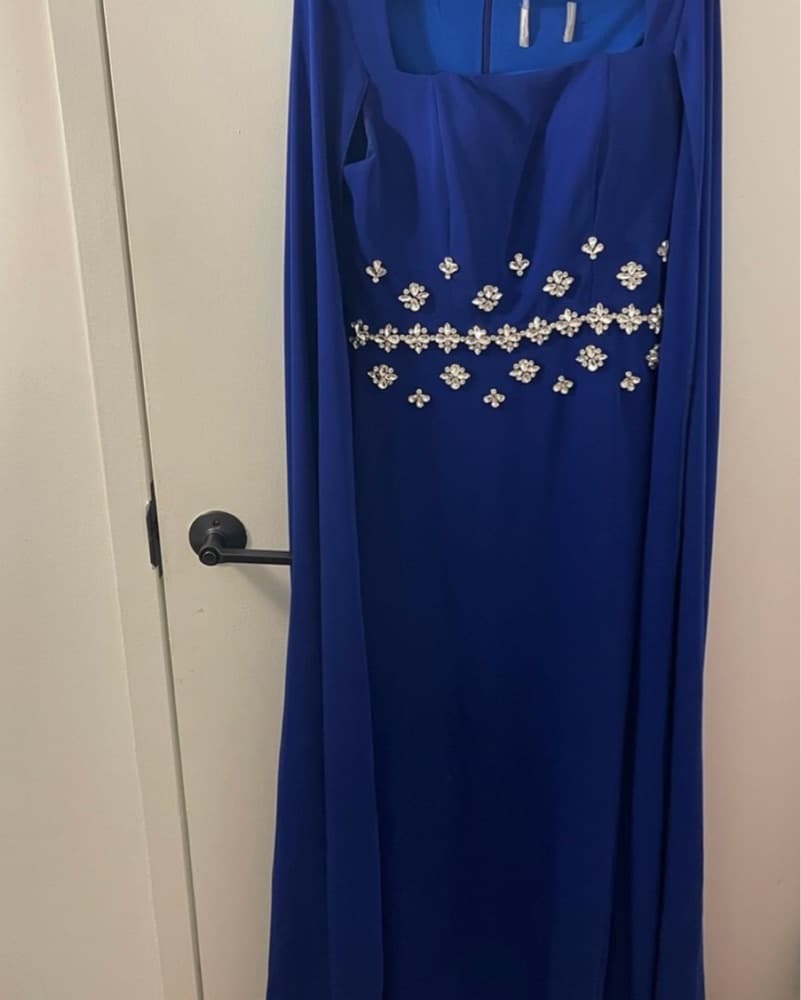 Stunning Blue Sapphire Gown with Sparkling Embellishments - Image 2