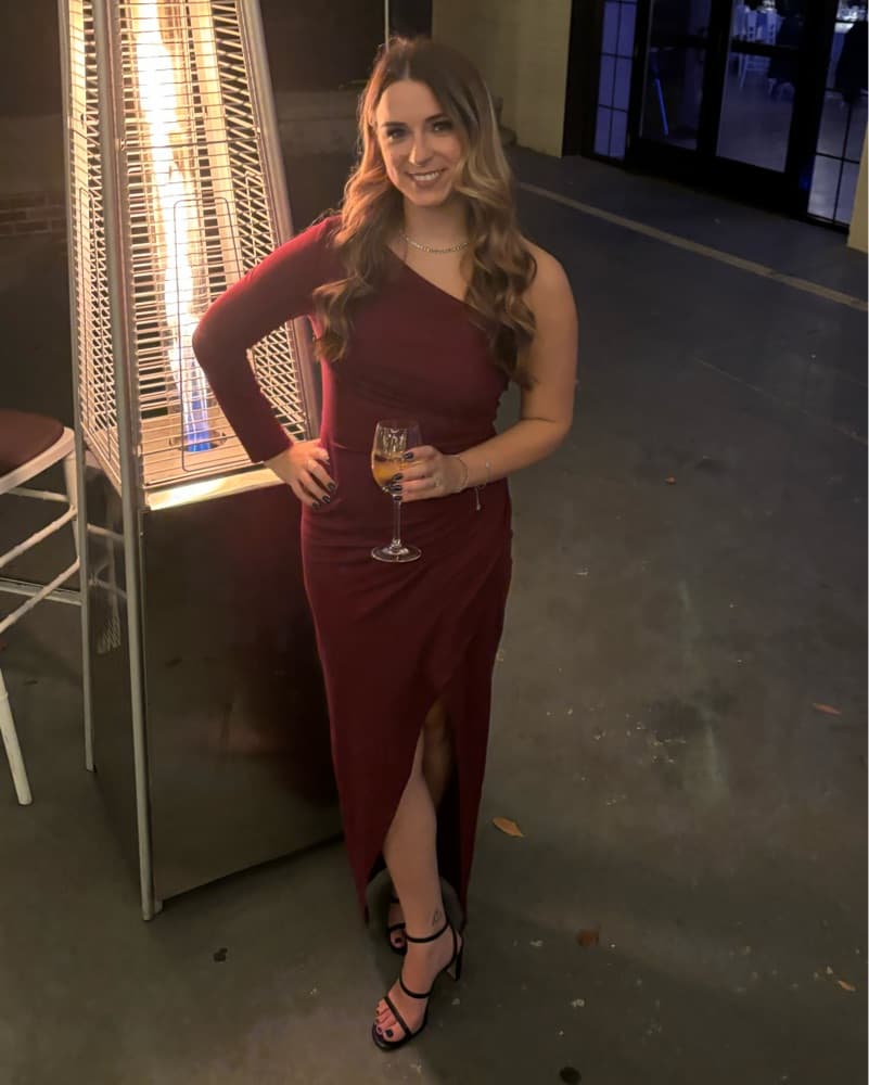 Elegant One-Shoulder Burgundy Gown - Image 2