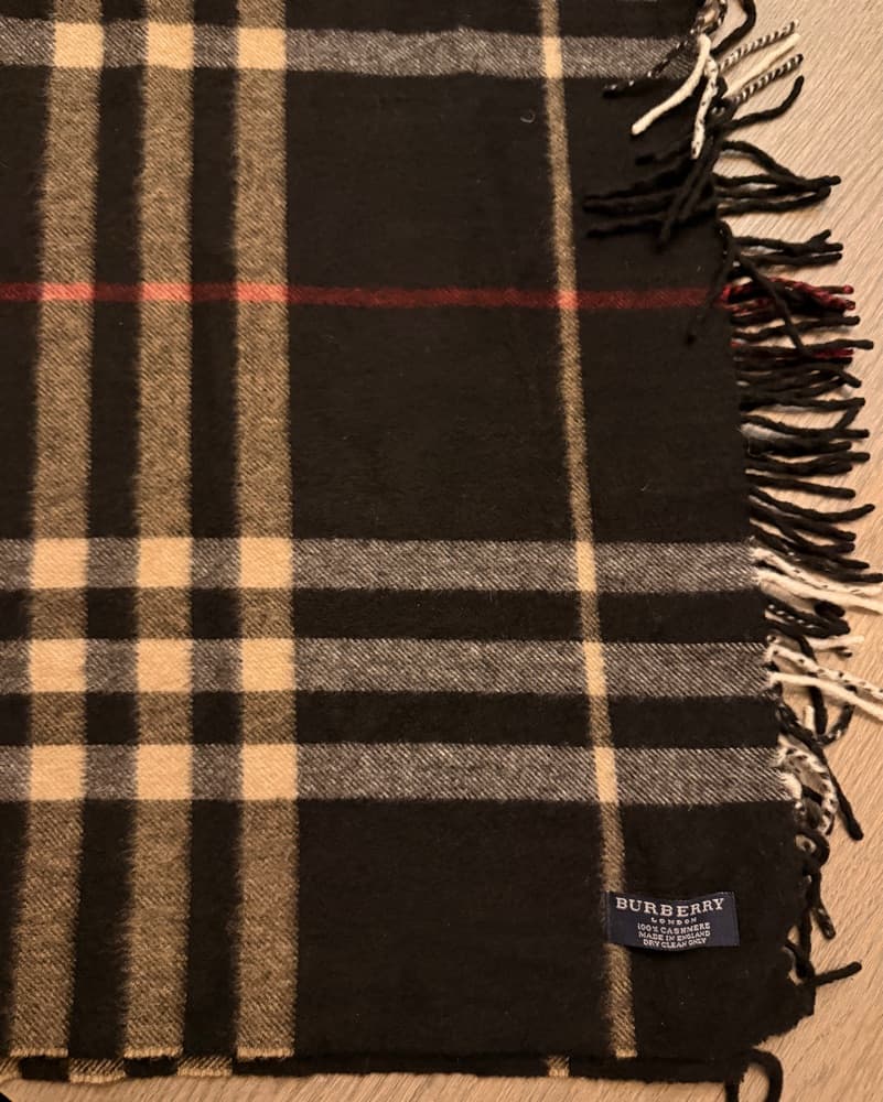 Classic Checked Burberry Scarf - Image 1