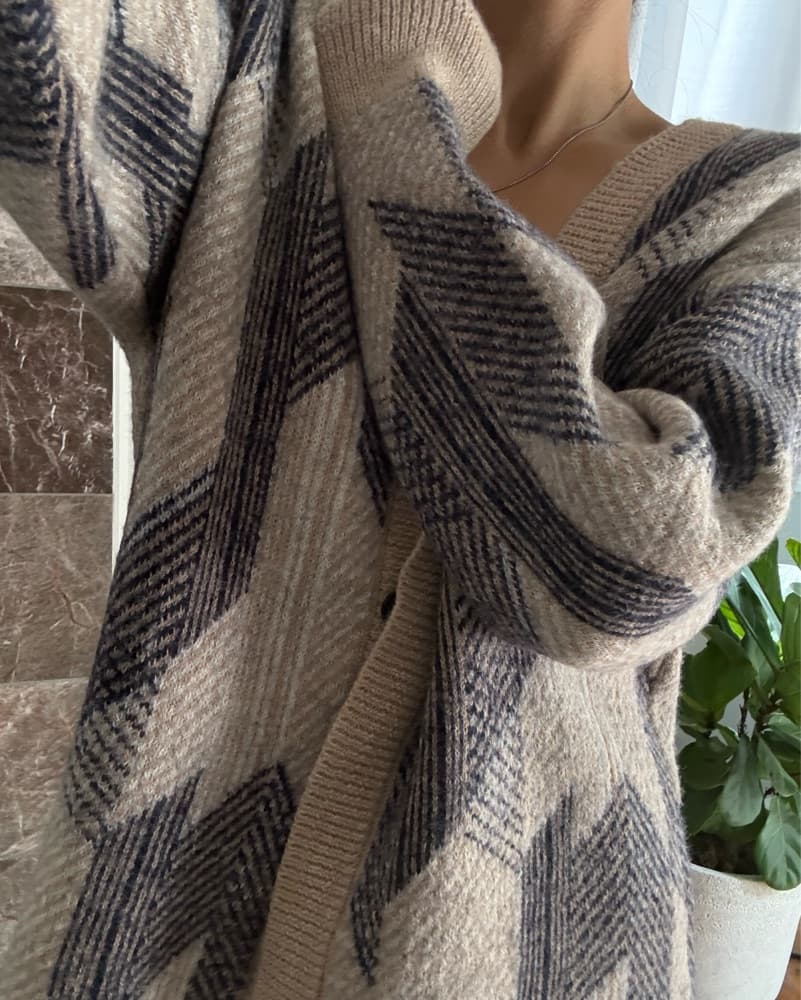 Abstract Jacquard Alpaca Knit Cardigan - Image 2