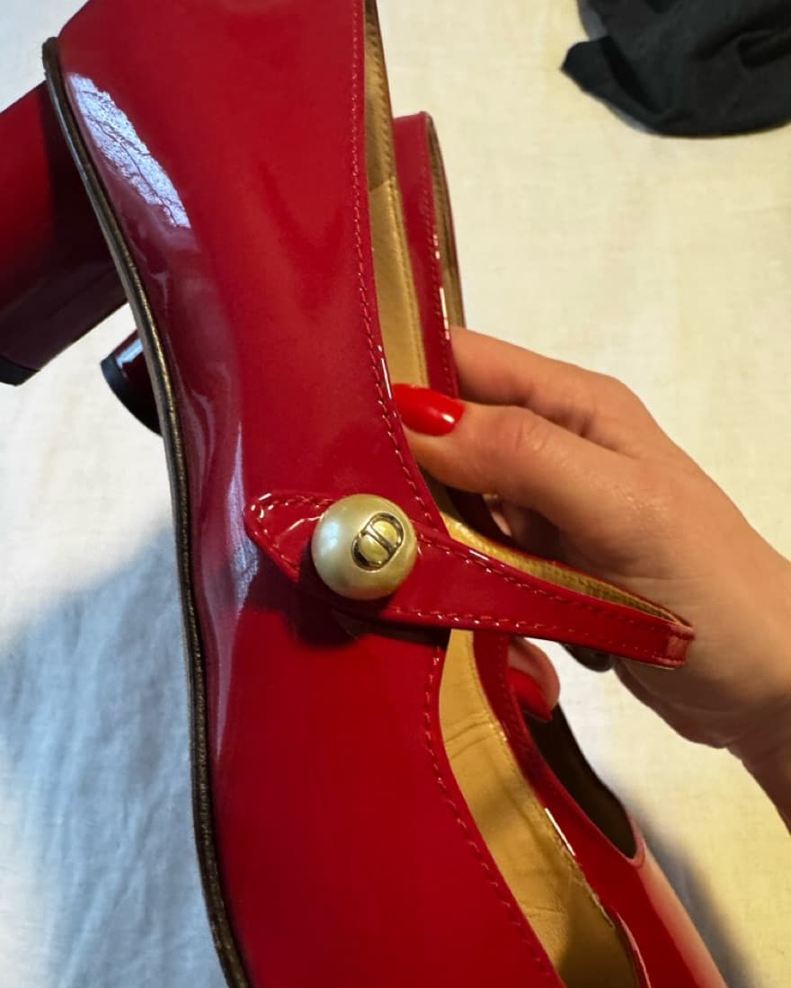 Elegant Red Patent Leather Pumps - Image 3