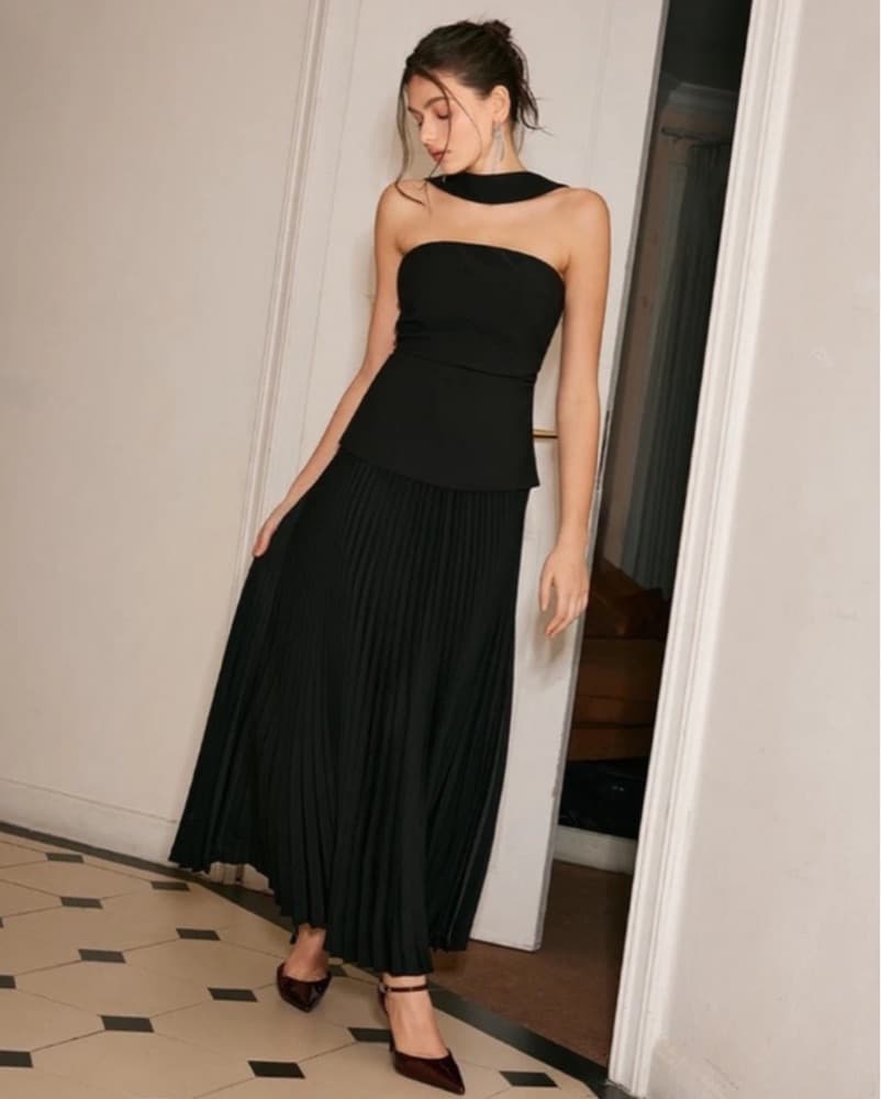 NWT COMMENSE BLACK PLEATED DRESS - Image 1