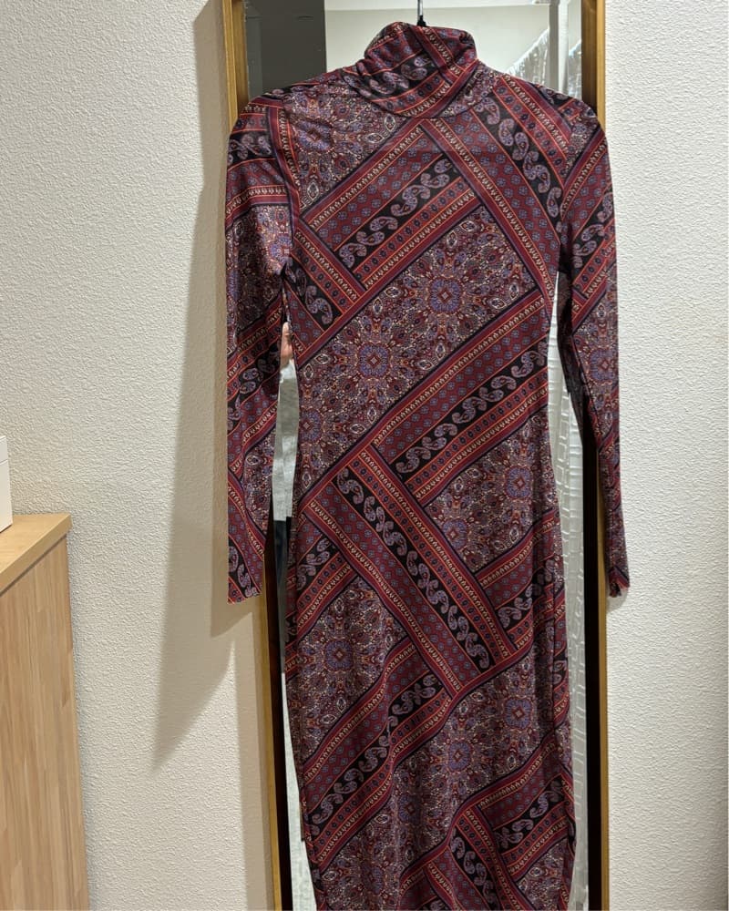 Vibrant Patterned Maxi Dress - Image 3