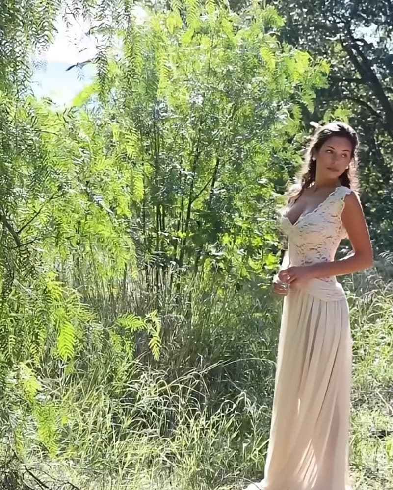 Elegant Lace Maxi Dress - Image 3