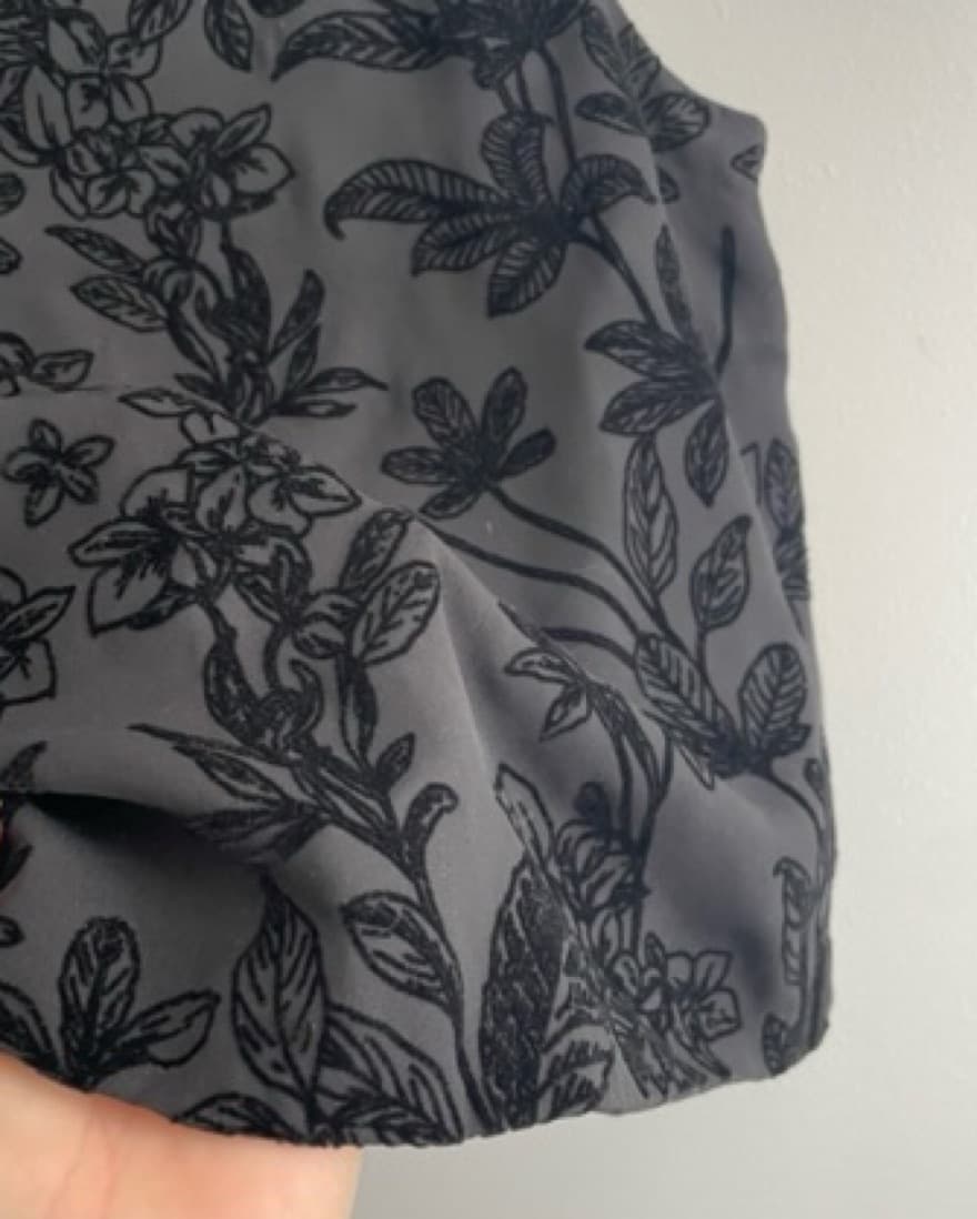 Aritzia Babaton Murphy Velvet Floral Top - Image 4