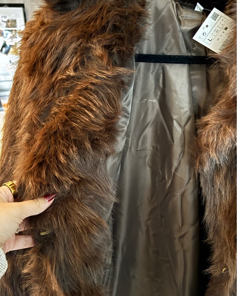 Luxurious Faux Fur Coat - Image 2