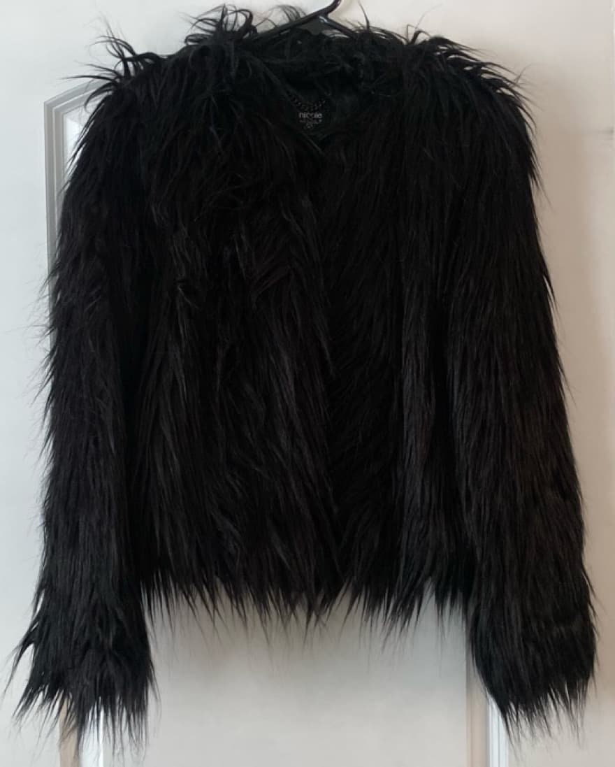 Luxurious Feathered Faux Fur Jacket - Image 1