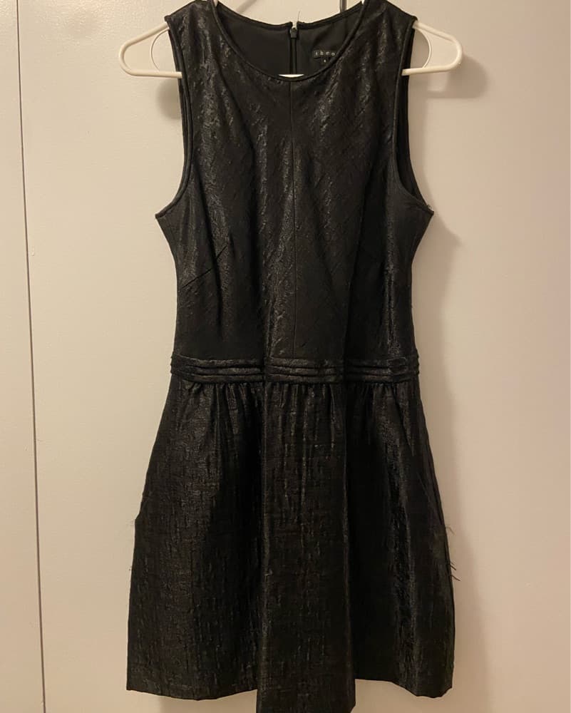Chic Black Sleeveless Dress - Image 1