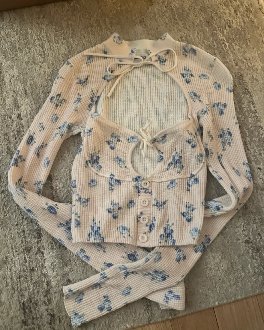 Danielle Guizo Blue Rose Print Top - Image 5