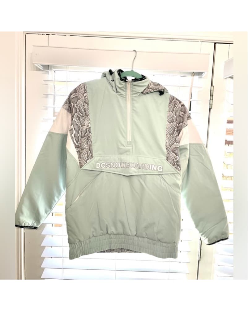 DC Snowboarding Jacket - Image 3