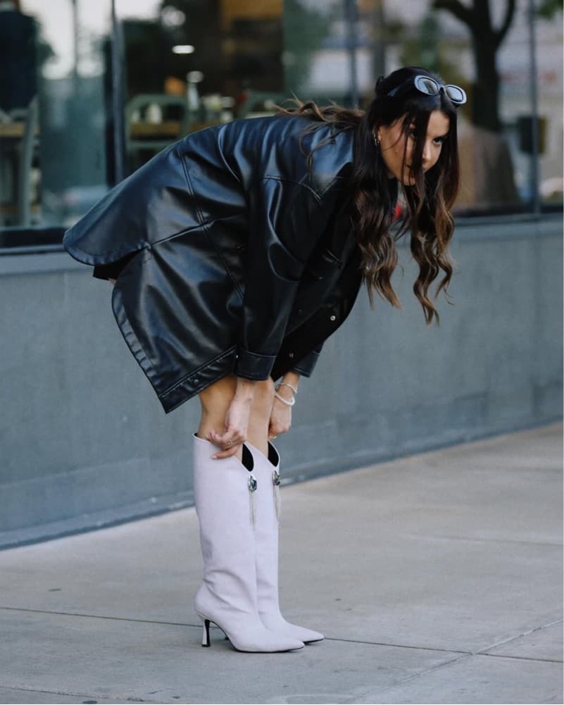Chic Leather Boots with Flair - Image 2