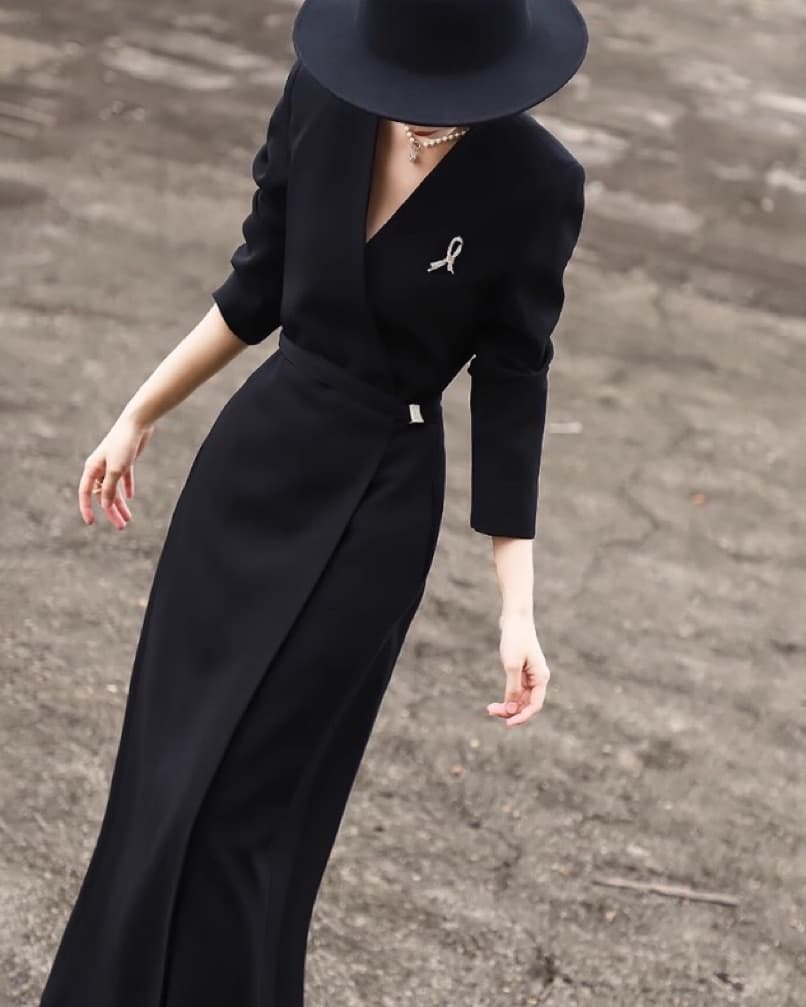 Black suit dress - Image 3