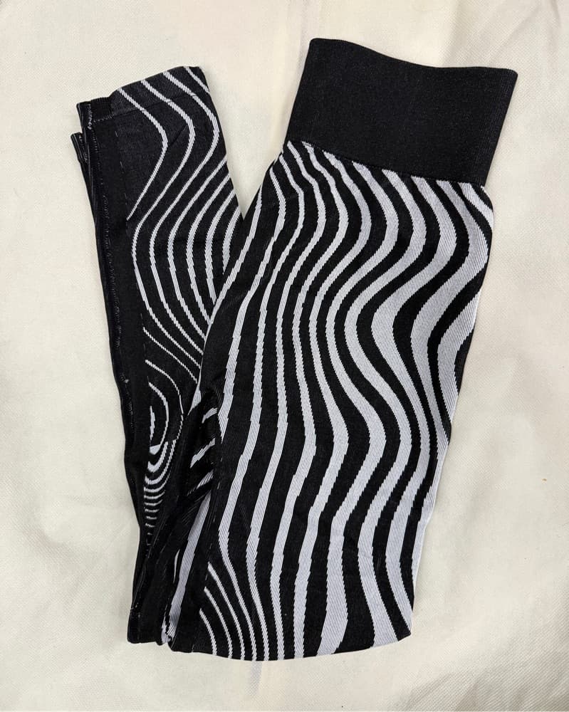 Ski Base Layer Thermal Leggings And Top  - Image 4