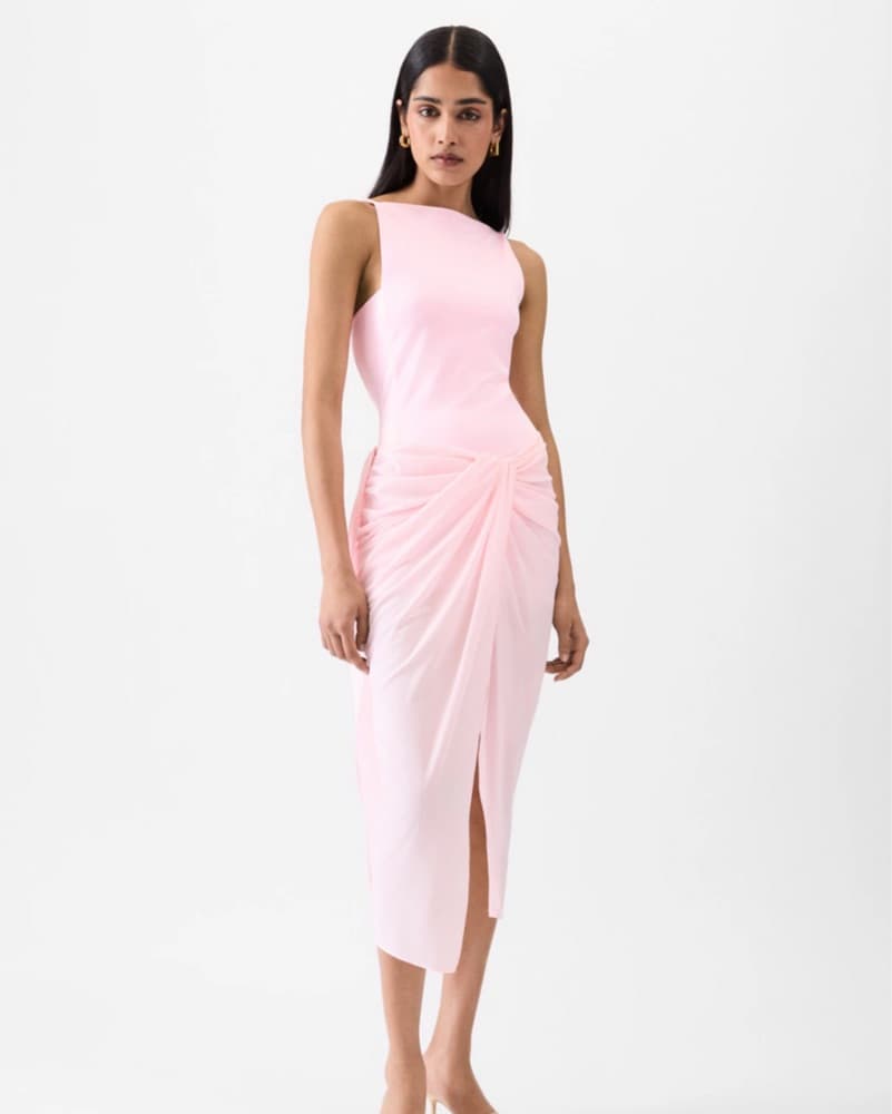 Jacquemus White Lotus Outfit - Image 2
