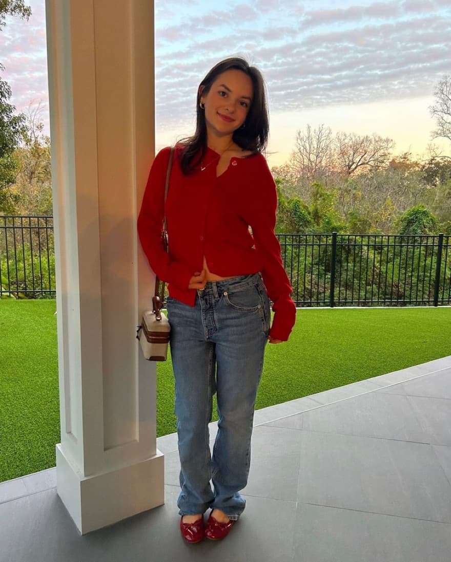 Vibrant Red Jacket for a Chic City Look - Image 1