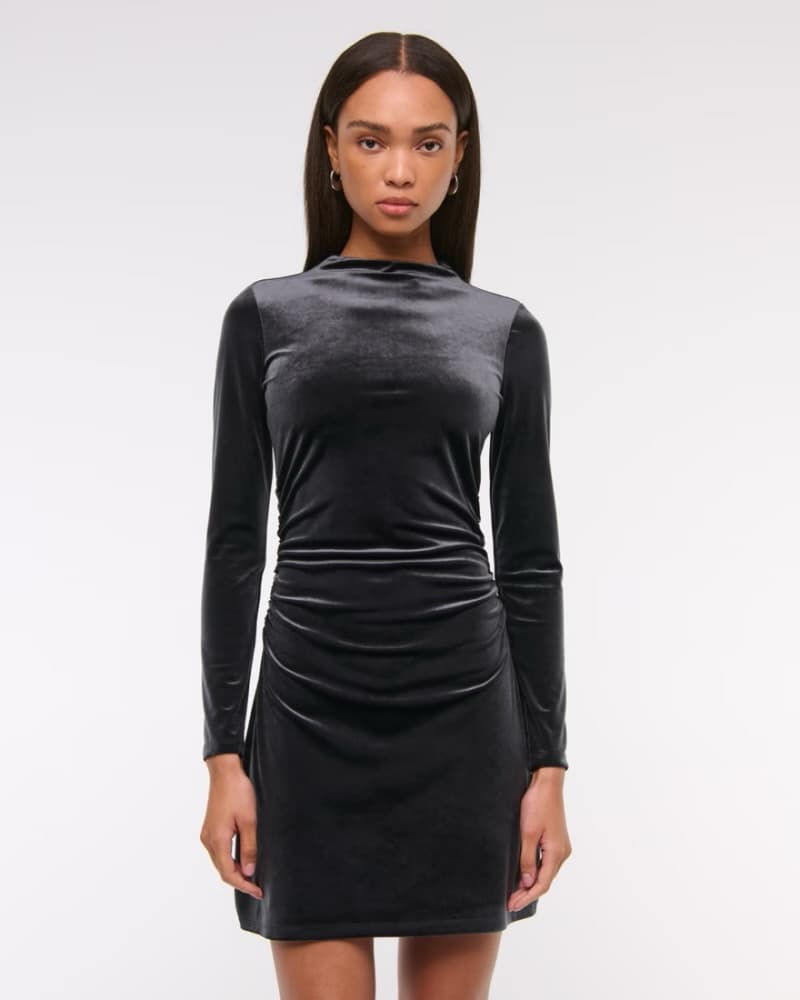 Elegant Green Velvet Dress - Image 2