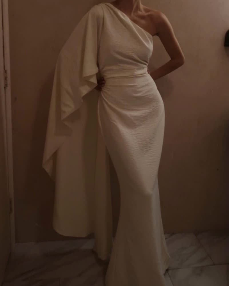 Elegant One-Shoulder Gown - Image 3