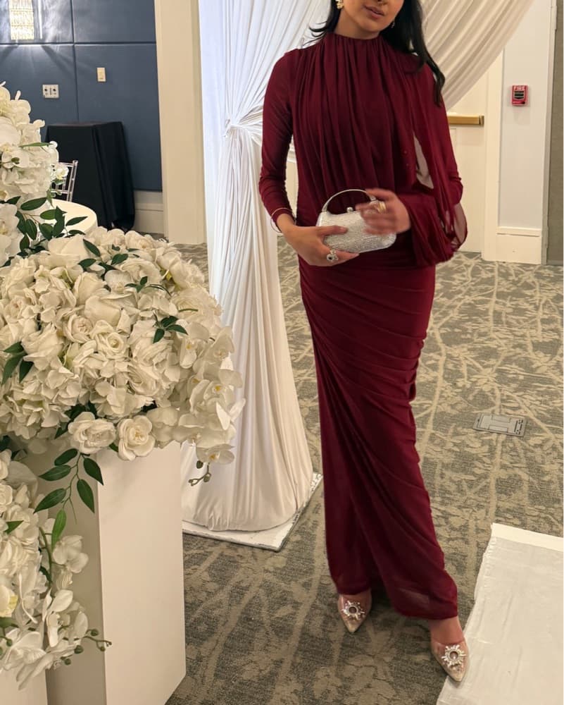 Elegant Burgundy Maxi Dress - Image 2