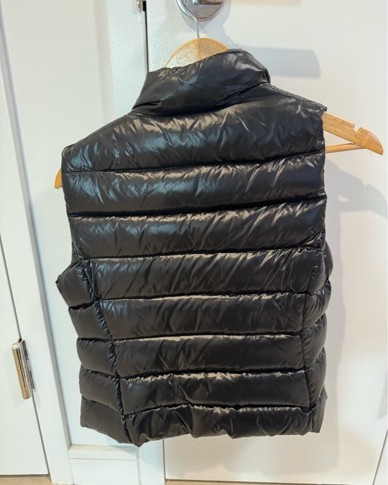 Sleek Moncler Puffer Vest - Image 3