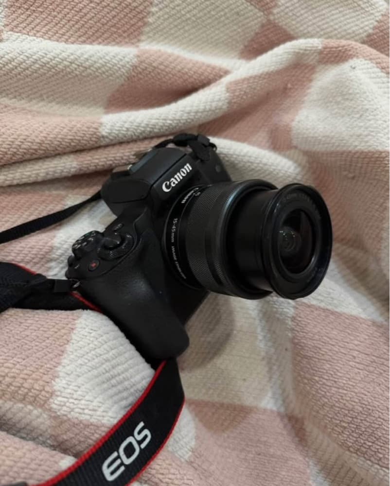 Canon EOS M50  - Image 1