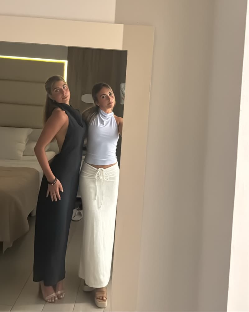 Alluring Backless Maxi Dress - Image 4