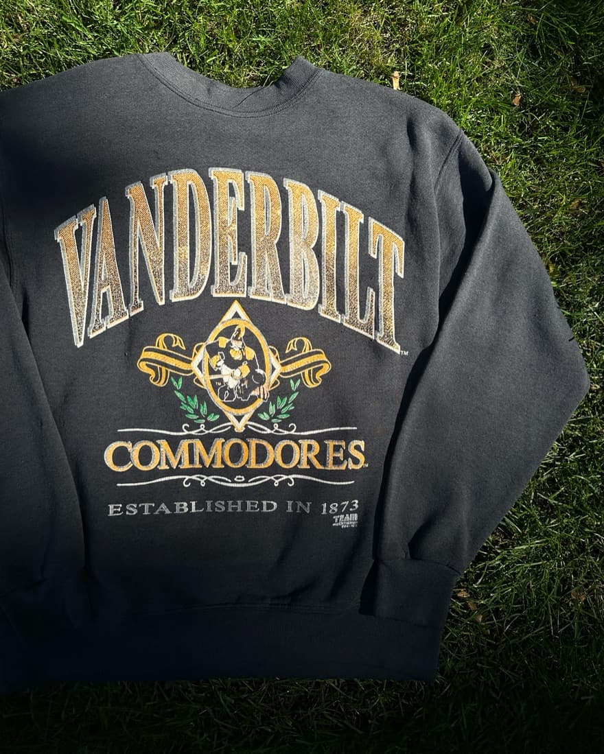 Vandy Vintage Sweatshirt - Image 1