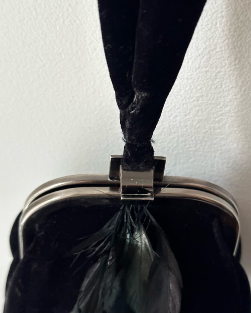 1930’s Velvet Wristlet Evening Bag - Image 4