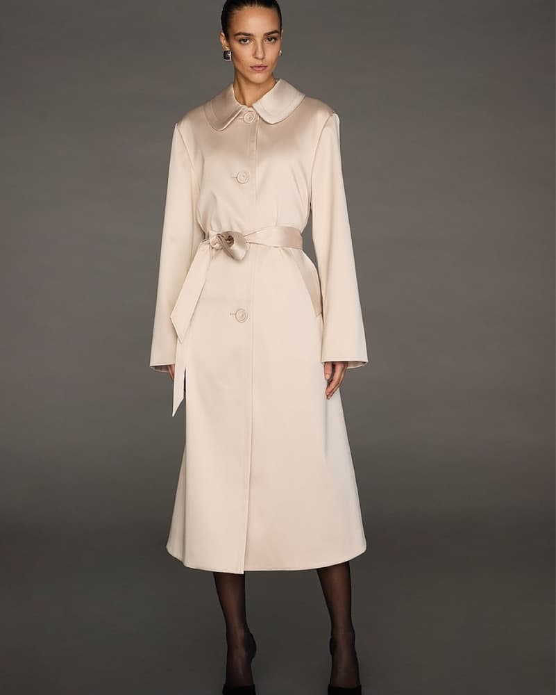 Elegant Cream Colored Coat - Image 3