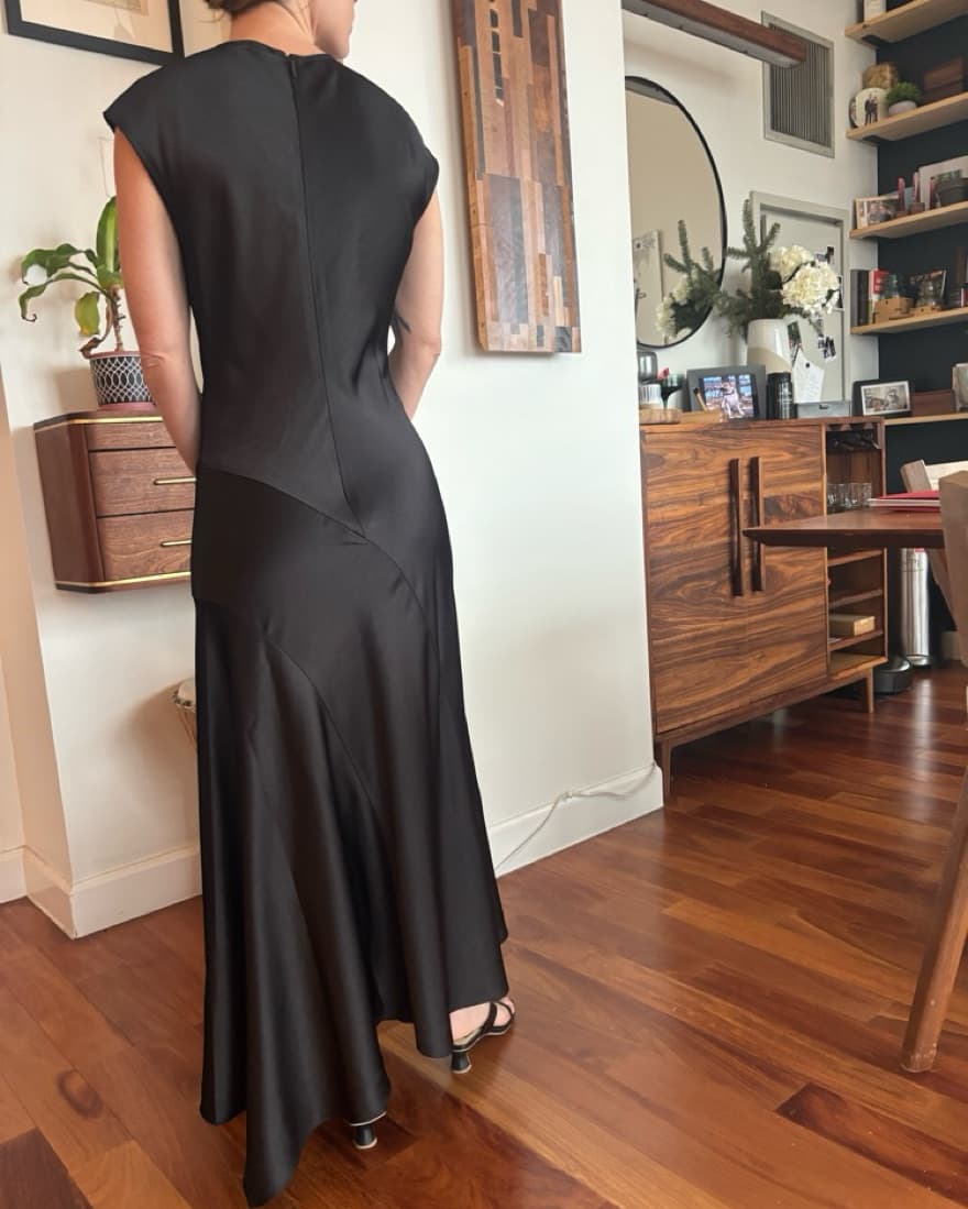 Sleek and Sophisticated Black Maxi Dress - Image 1