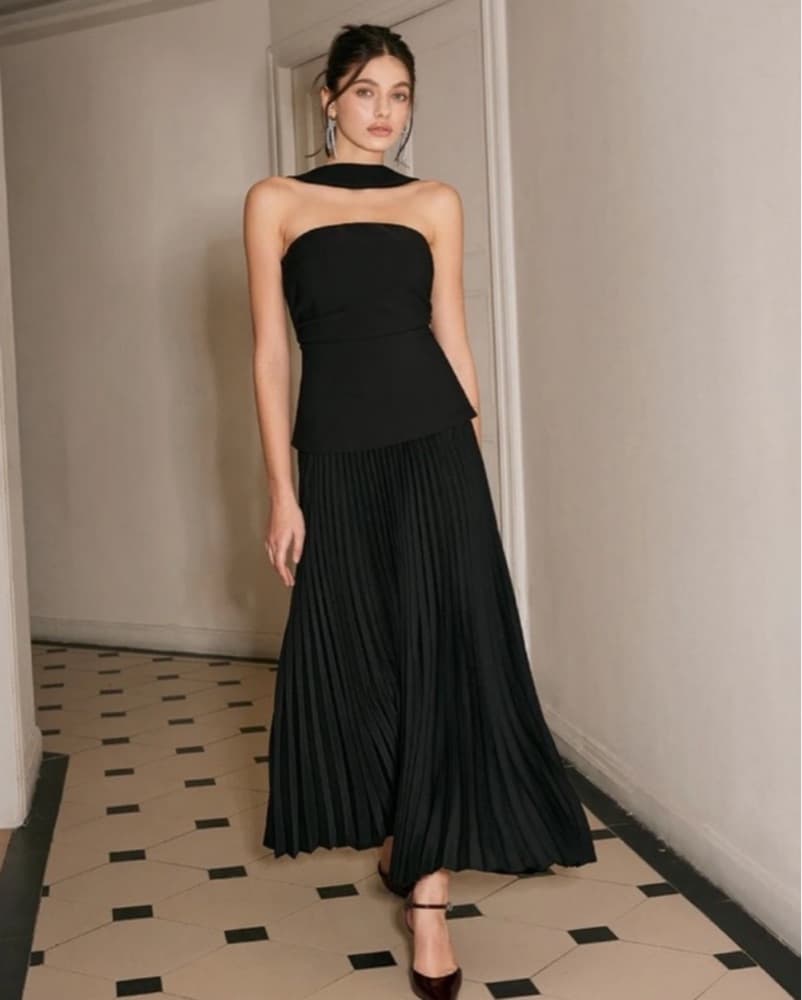 NWT COMMENSE BLACK PLEATED DRESS - Image 2