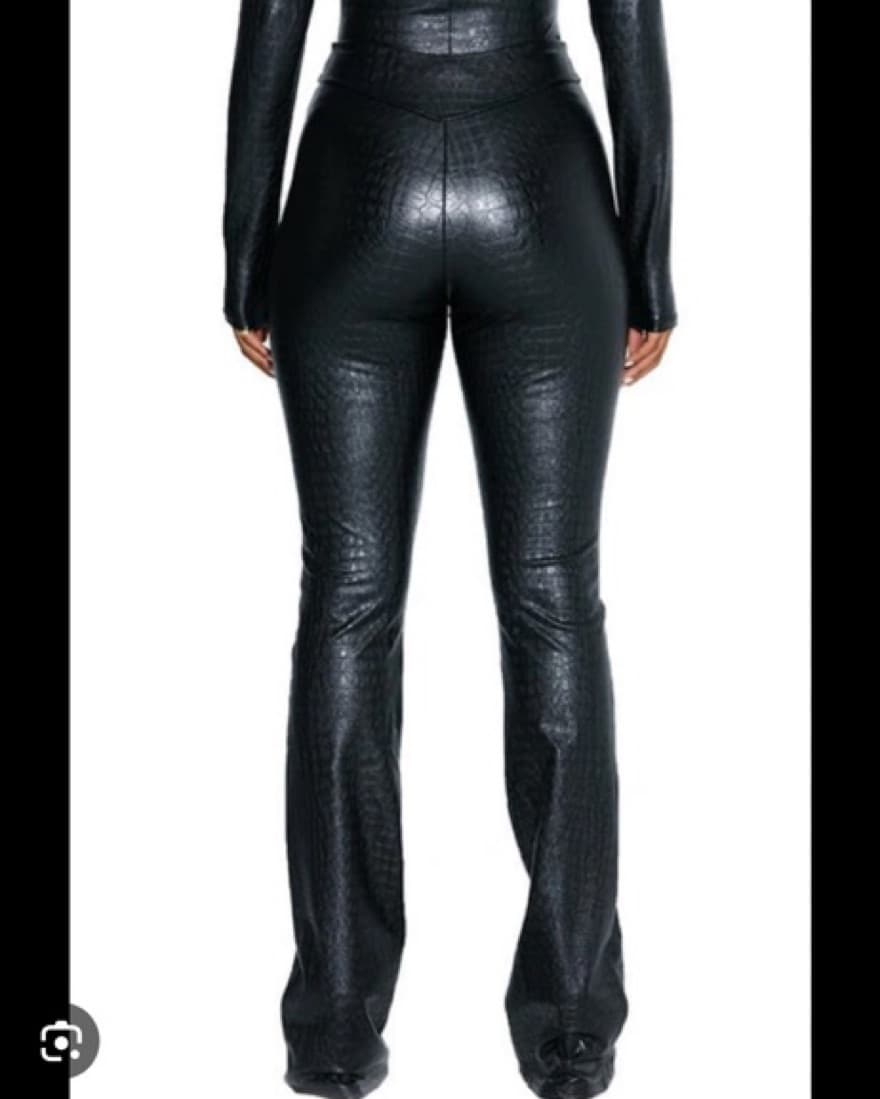 Leather Set Crocodile (Naked Wardrobe) - Image 3