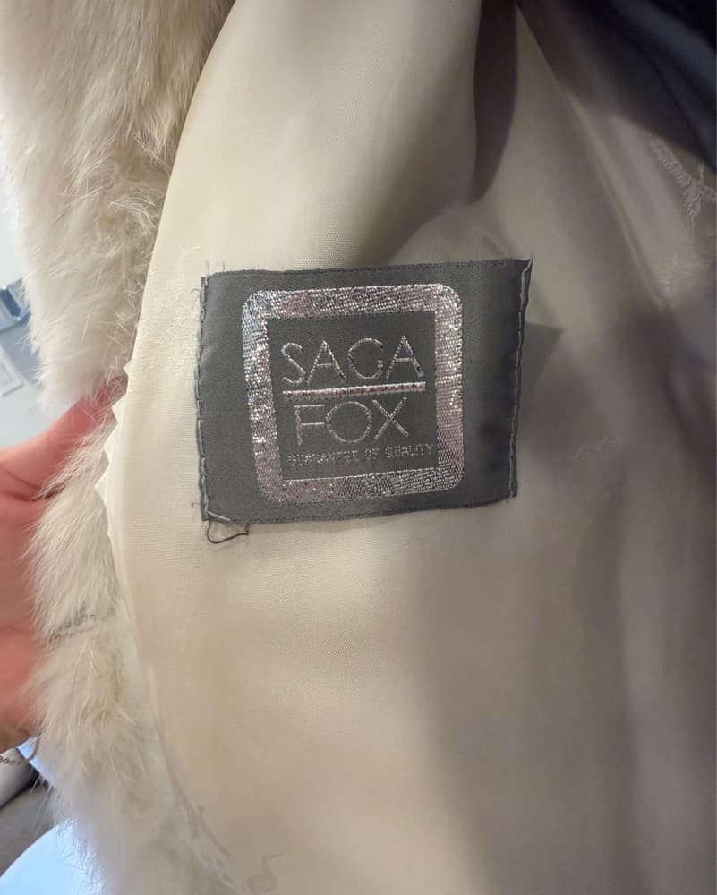 Luxurious Saga Fox Fur Coat  - Image 6